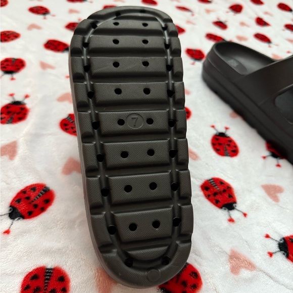 Platform Sandals - Picture 3 of 3